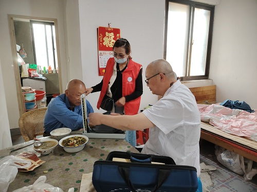 崇川經濟開發區 四助服務護銀齡，端午情暖老人心測繪服務